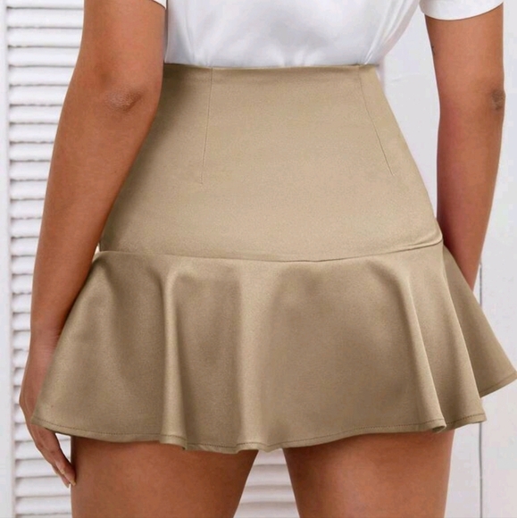 Women's Solid Color Tie Waist Ruffle Hem Fashionable Short Skirt - Picture 2 of 4